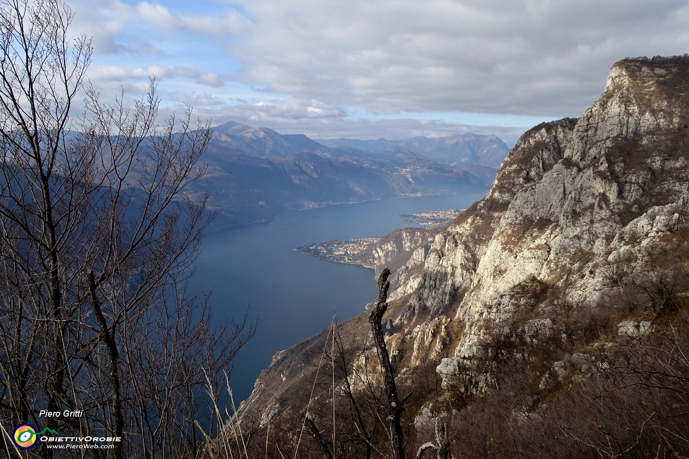 52 Quel ramo del Lago di Como con i monti del Triangolo Lariano.JPG